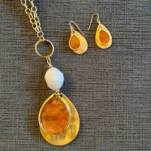 Pretty natural tones necklace and earrings